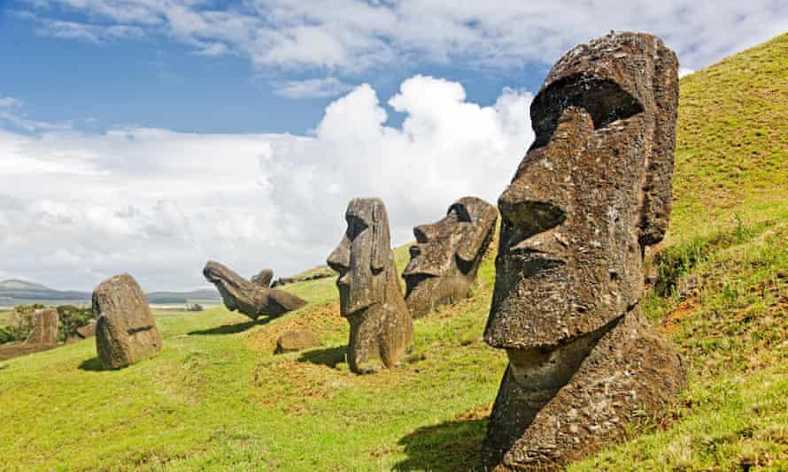 Discover the exceptional Easter Island and its cultural vestiges